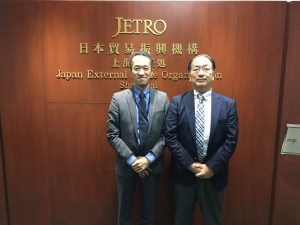 JETRO上海代表処 小栗氏（左）